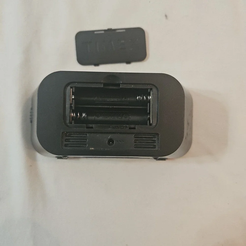 Timex battery powered alarm clock‎